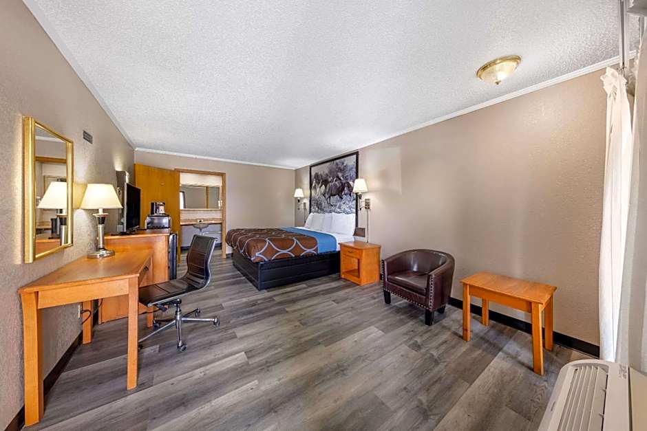 Super 8 by Wyndham Kansas City Airport North