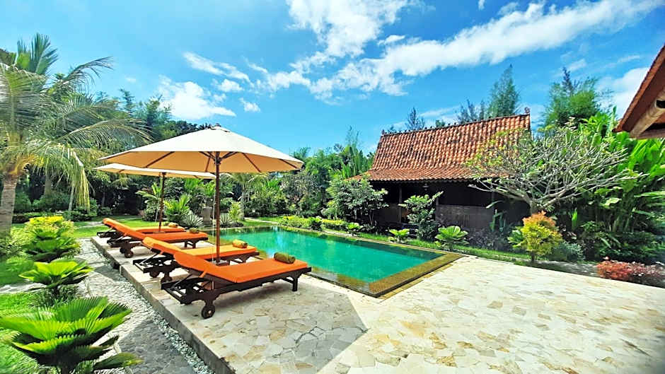 VILLA LE PETIT LEON "Authentic Traditional Wooden House"