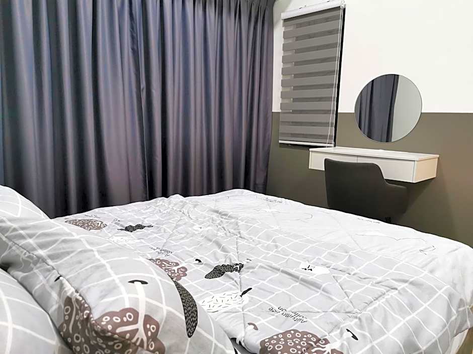 REVO at AURORA PLACE, Pavilion 2, 5 Minutes To AXIATA ARENA BUKIT JALIL FREE WIFI by De Harlequins Guesthouse