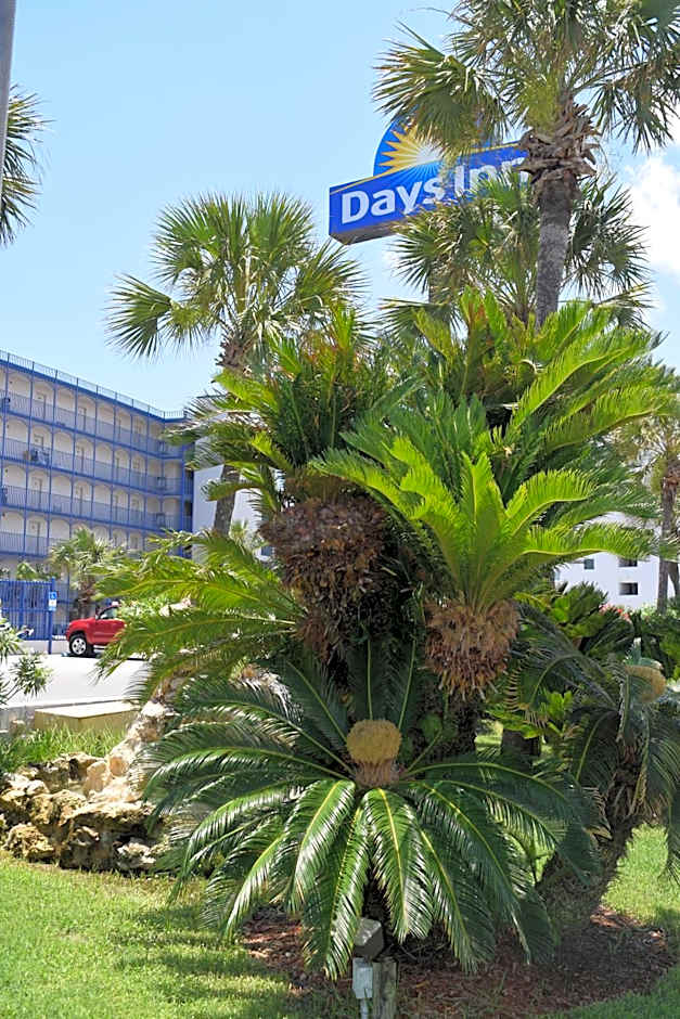 Days Inn by Wyndham Panama City Beach/Beachfront Resort