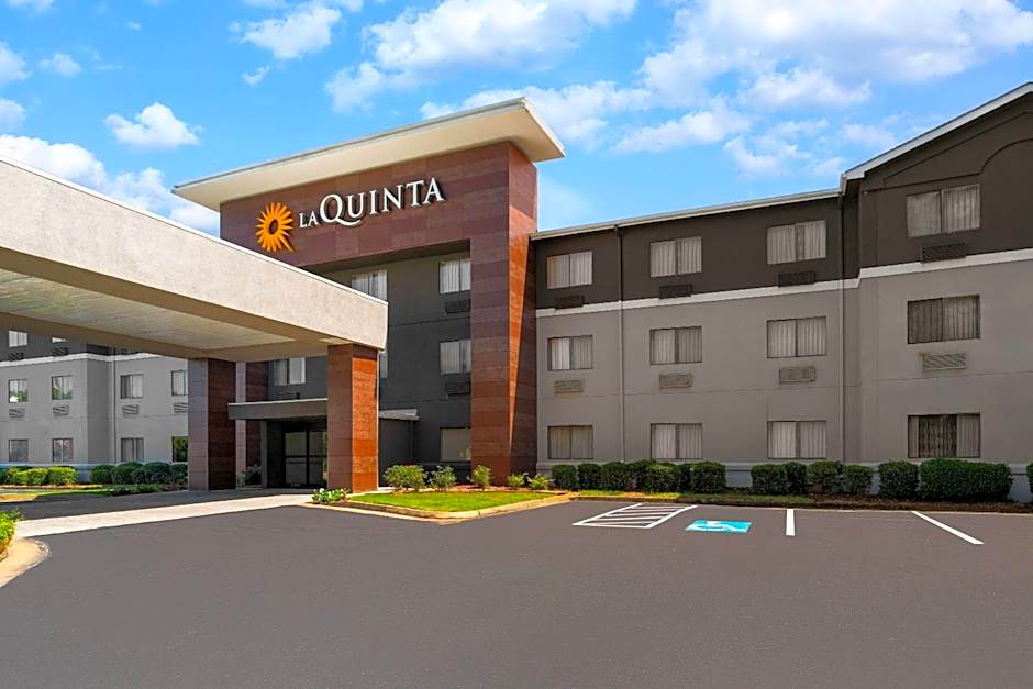 La Quinta Inn & Suites by Wyndham Jackson Airport/Pearl