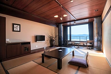 Family Room with Lake View