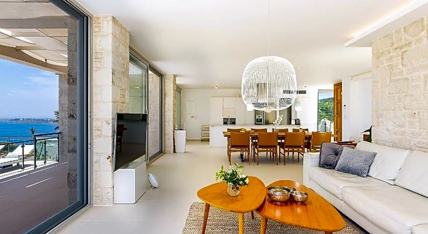 Elias Seafront Luxury Villa