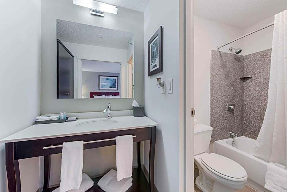 The Blu Hotel Blue Ash Cincinnati, Ascend Hotel Collection