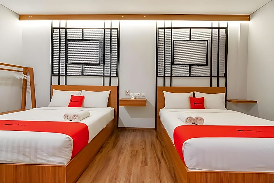 RedDoorz Plus @ Doorman Guest House