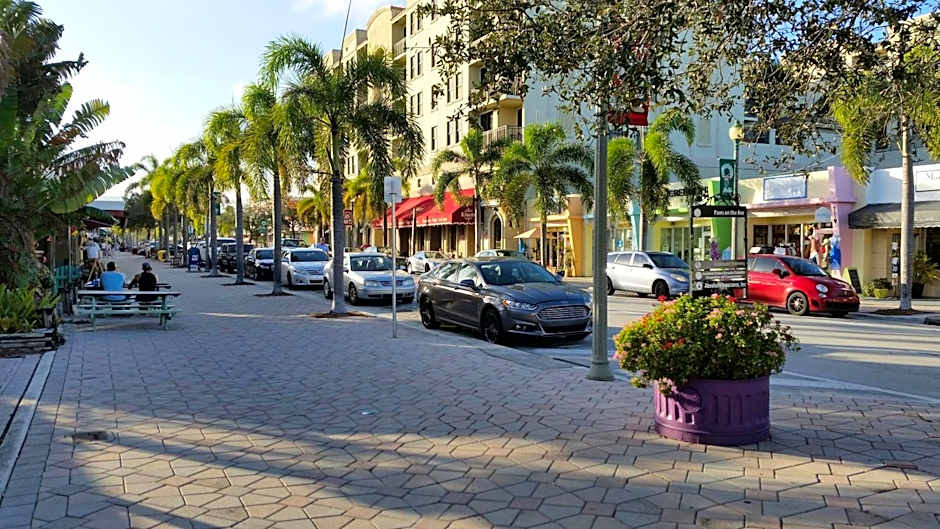Lago Mar Motel and Apartments