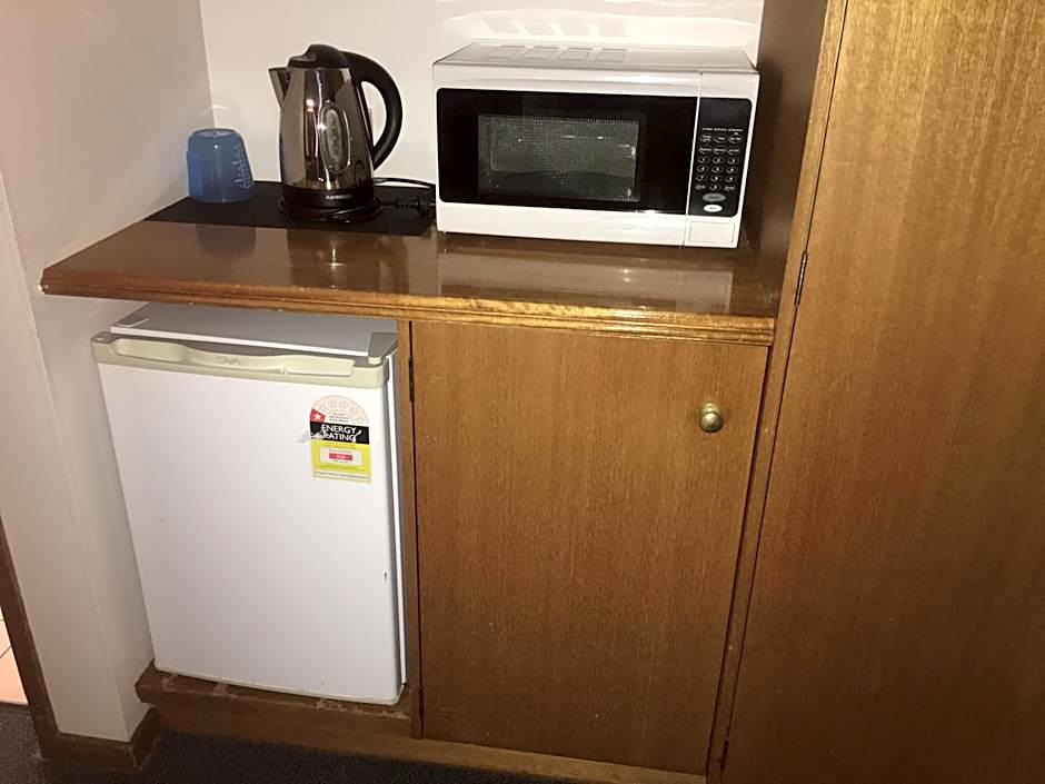 Golden Chain Aalana Motor Inn