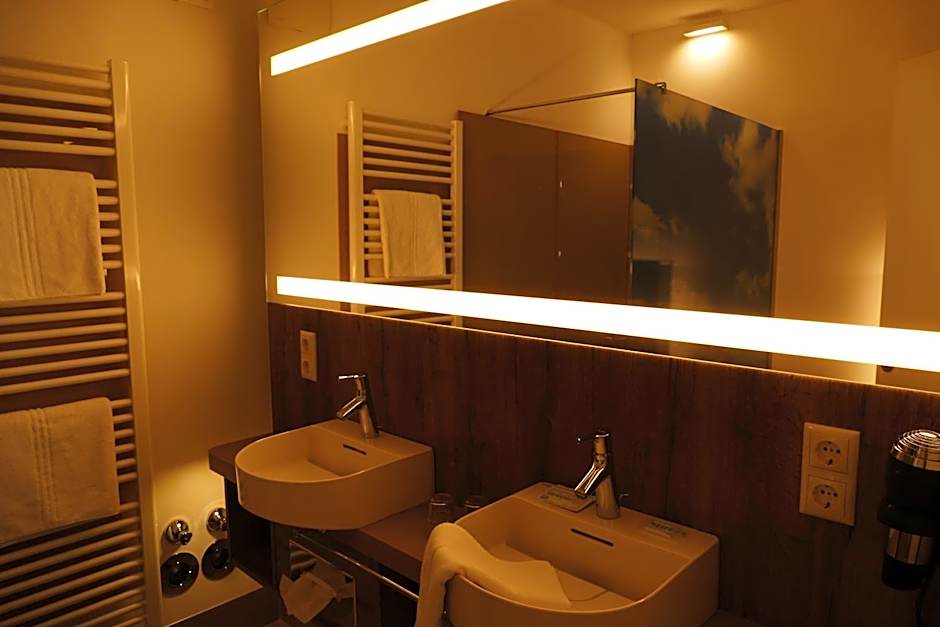 Meyn's Apartments & Hotel