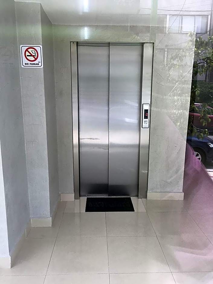 Grupo Kings Suites Chimborazo 567