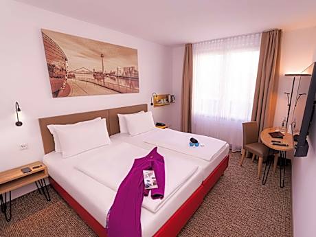 Comfort-room with a double bed or 2 single size beds
