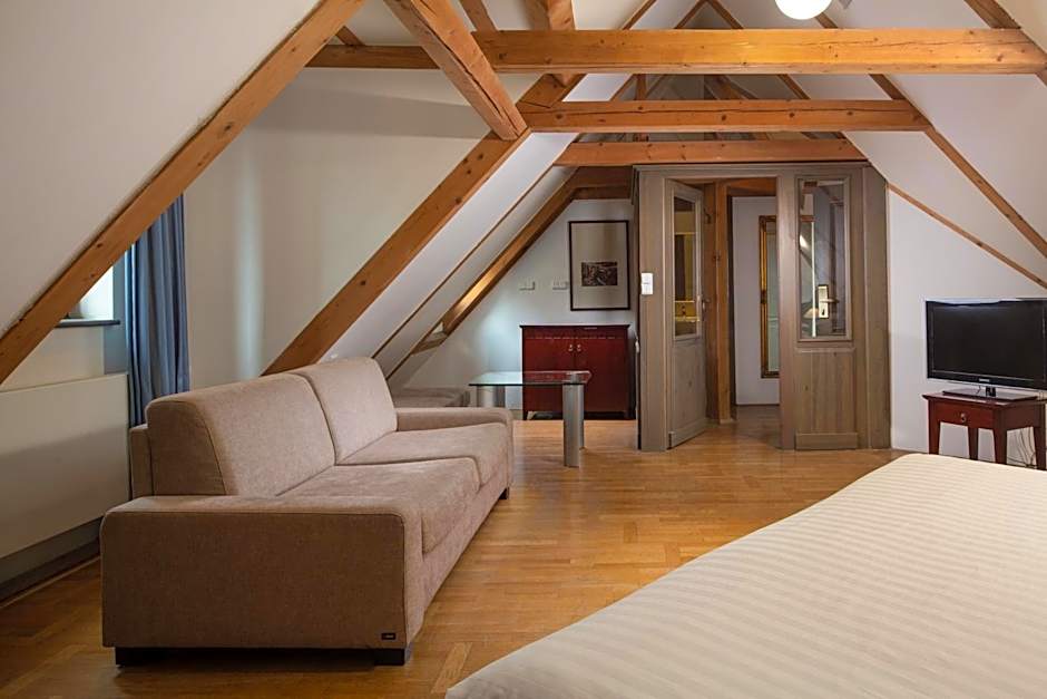 Charles Bridge Heritage Suites by SALVATOR HOTELS