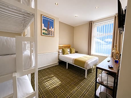 Quadruple Room with Shower