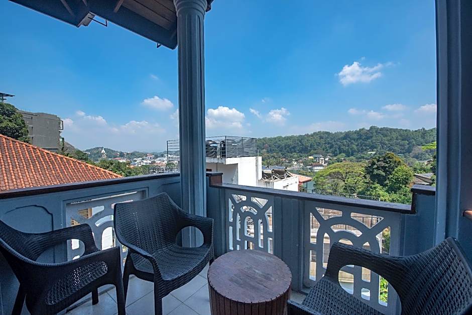 Ceyloni Lake Residency