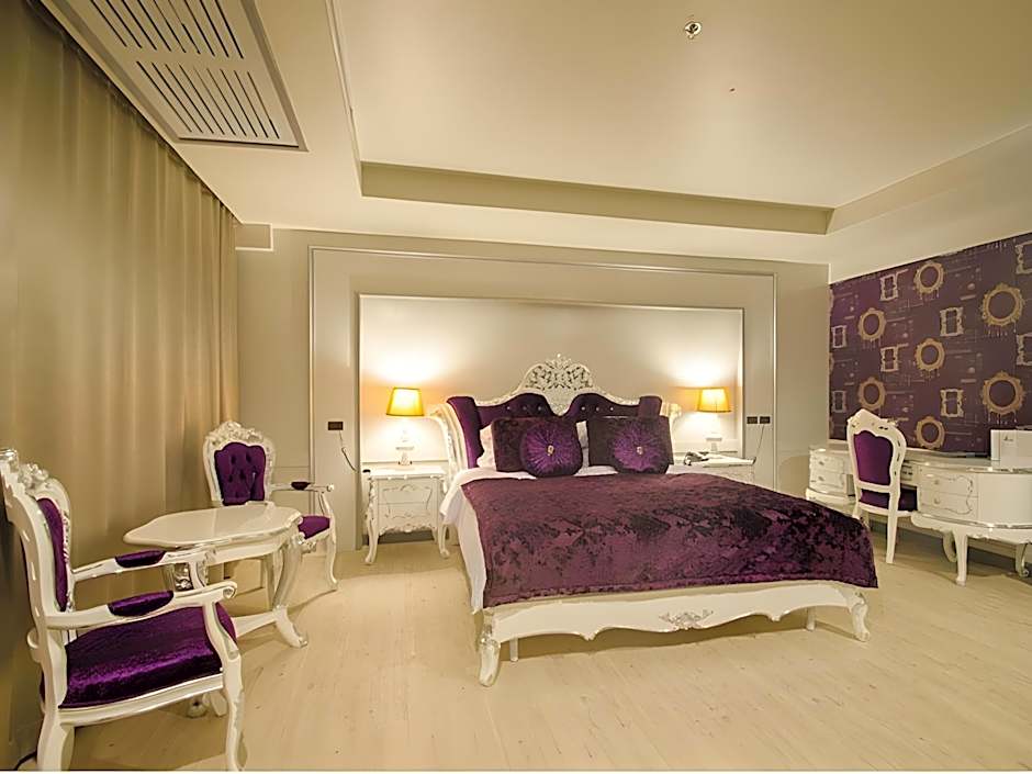 Alvarez Hotel