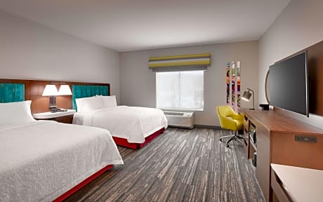 2QN ACCESSIBLE ROOM W/ ROLL-IN SHOWER NS MICROWV/FRIDGE/HDTV/WORK AREA FREE WI-FI/HOT BREAKFAST INCLUDED
