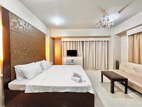Kiel 5-Star Condo Hotel Across NAIA Manila Airport Terminal 3