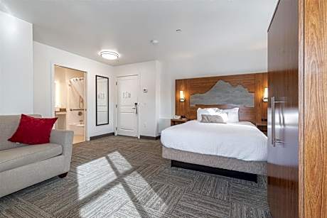 Queen Room with Sofa Bed and Bath Tub - Mobility Accessible/Non-Smoking