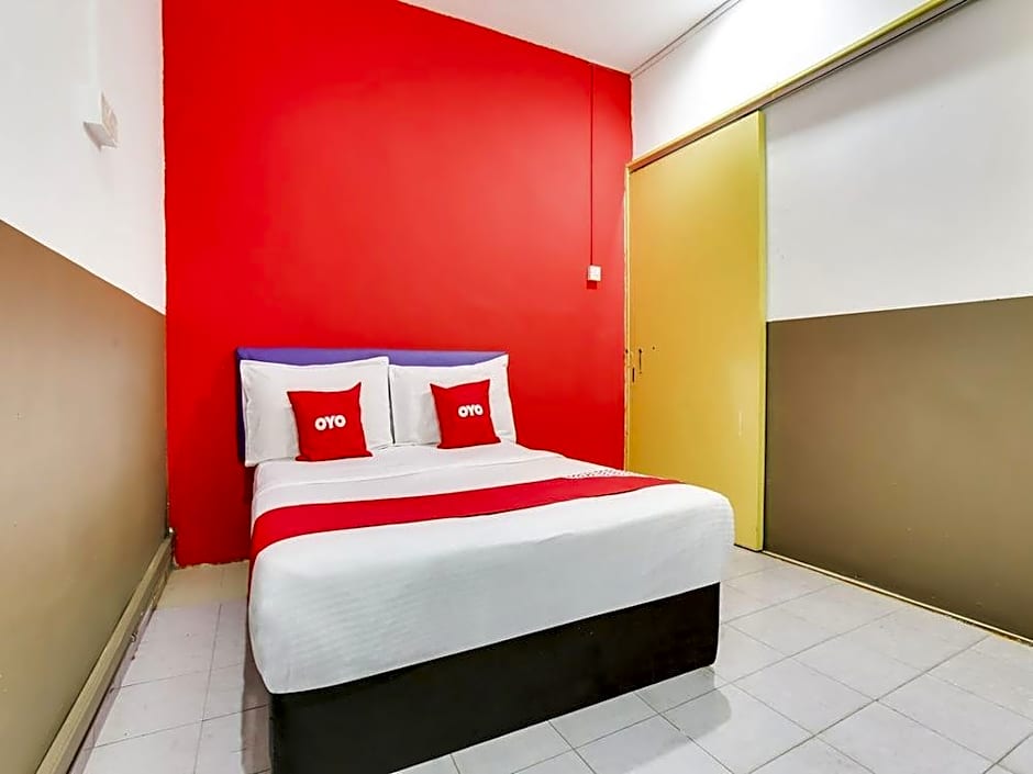 OYO 89615 T Family Hotel