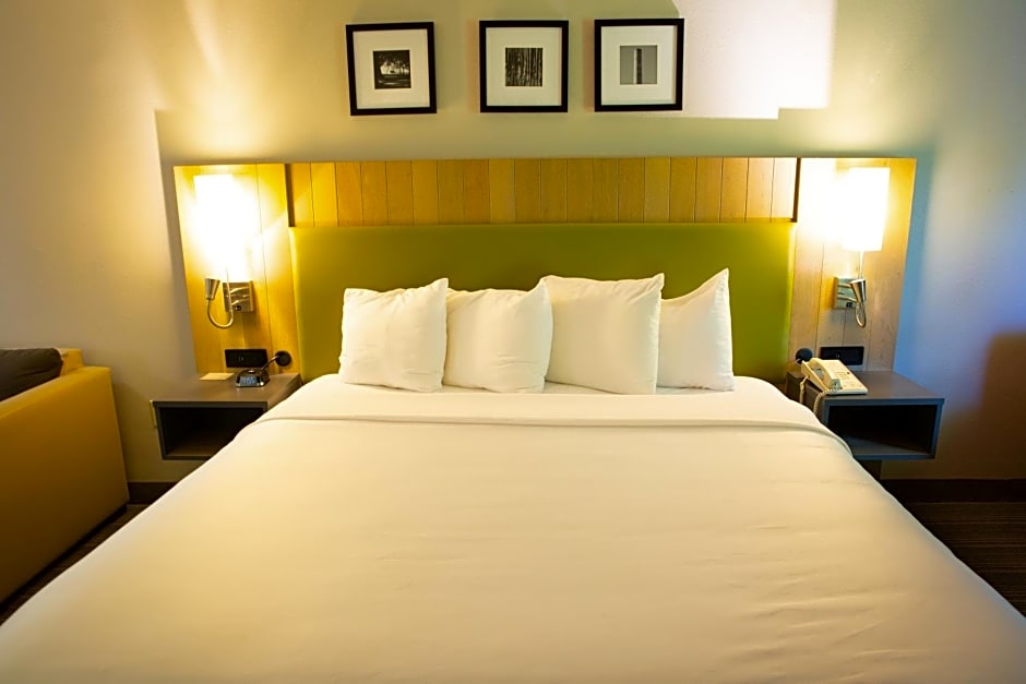 Country Inn & Suites by Radisson, Burlington (Elon), NC