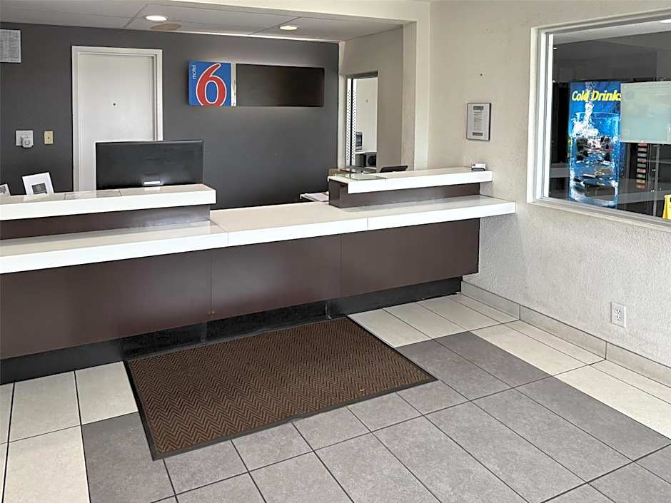 Motel 6-Murfreesboro, TN