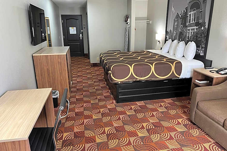 Super 8 by Wyndham Lake of the Ozarks