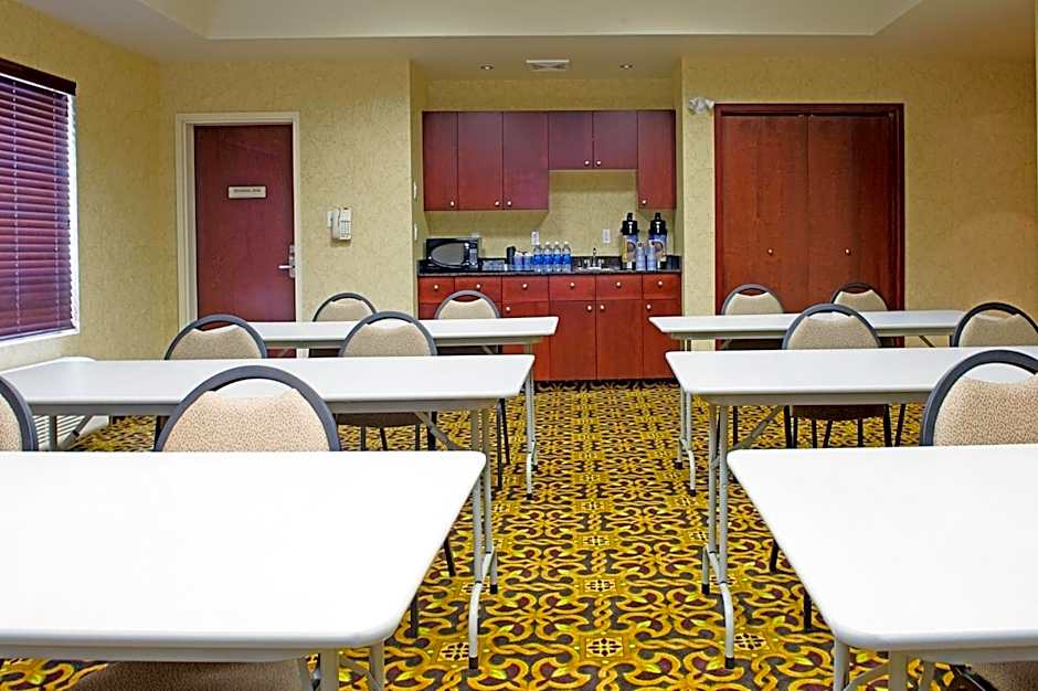 Holiday Inn Express Hotel & Suites - Slave Lake By IHG