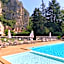 Logis Hôtels - Hôtel Restaurant Domaine Les Falaises