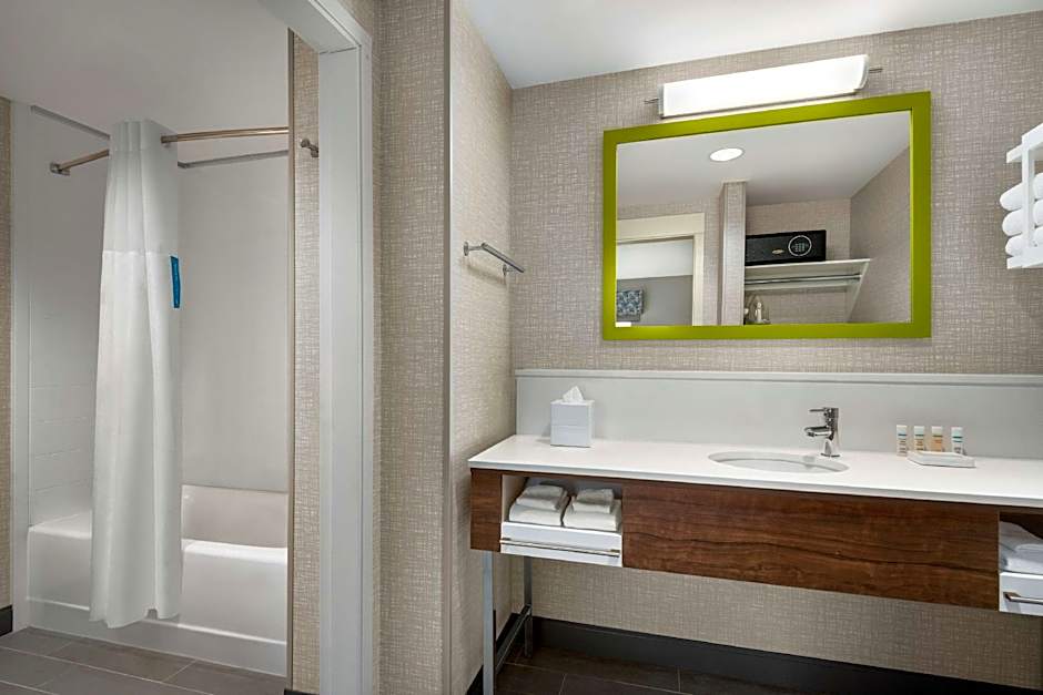 Hampton Inn & Suites by Hilton Kelowna Airport BC
