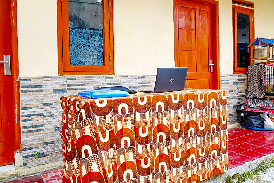 SPOT ON 91638 Anna Homestay Syariah