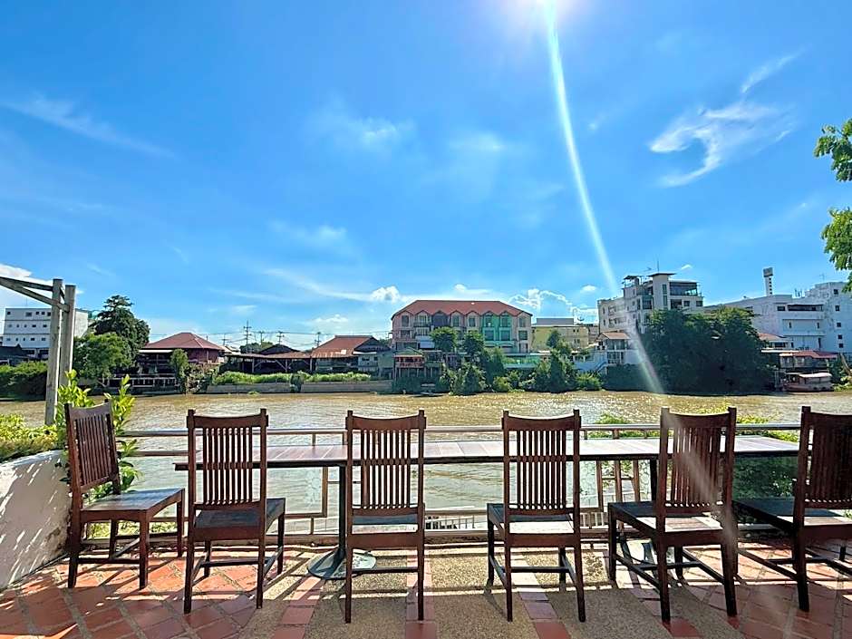 Ayothaya Riverside Hotel