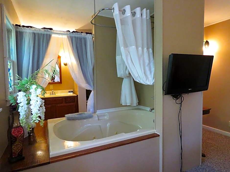 Tall Pines Inn