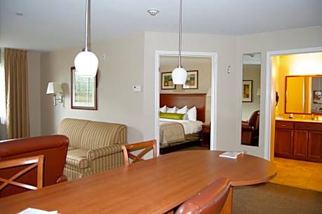 Candlewood Victoria By IHG