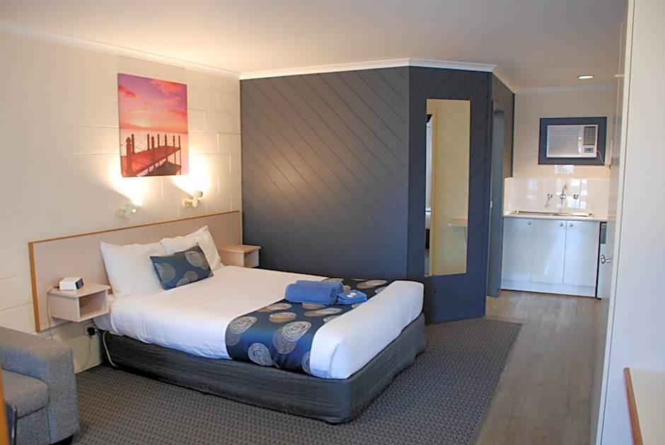 Cunningham Shore Motel