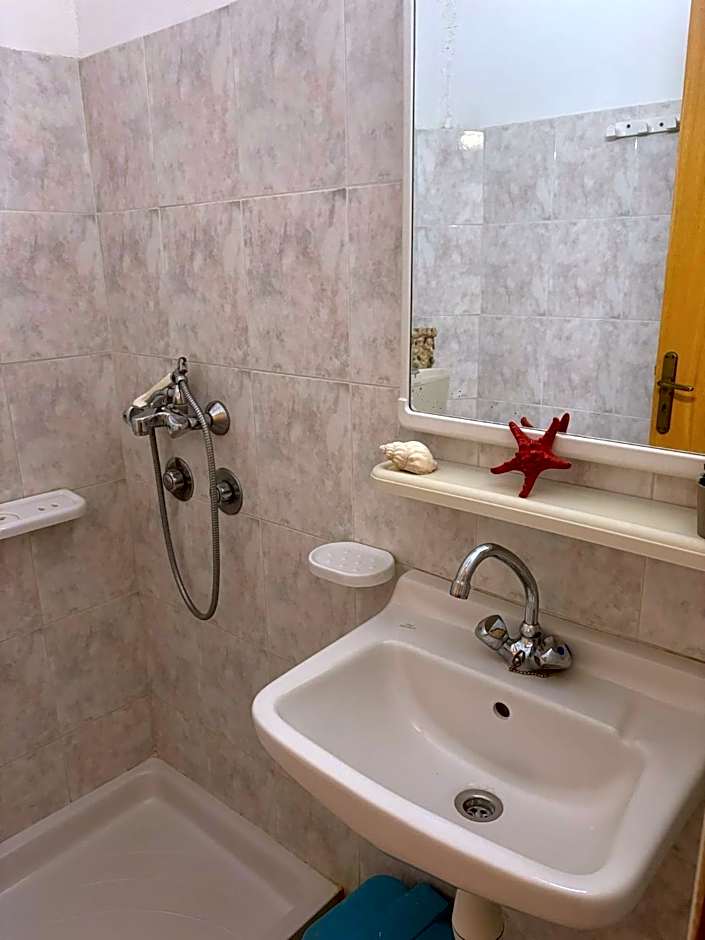 Davis Studios & Apartments