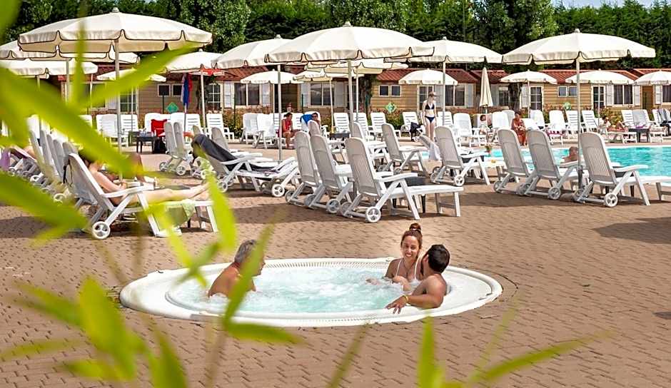 hu Venezia Camping in Town