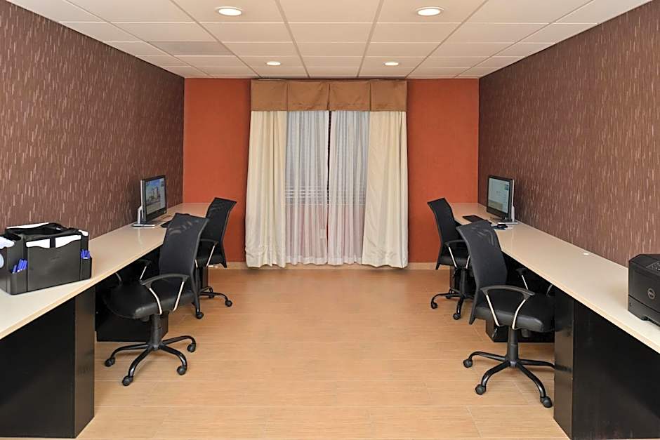 Holiday Inn Express & Suites Peekskill-Lower Hudson Valley By IHG