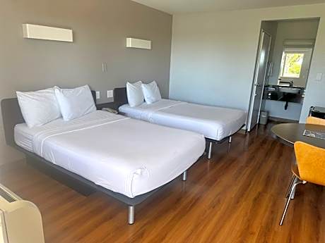 Quadruple Room - Non-Smoking