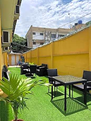 99 Apartments and Lounge