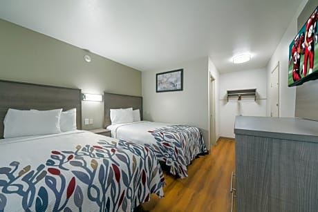 Deluxe Double Room with Two Double Beds-Disability Access/Roll-In Shower Non-Smoking