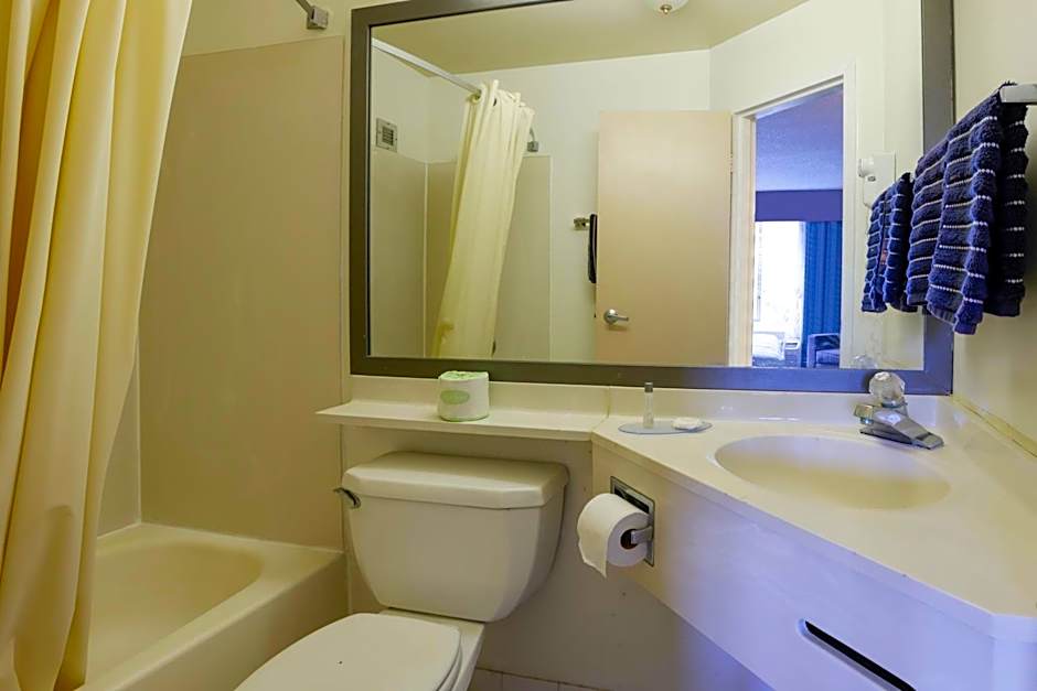 Copley Inn & Suites By OYO Akron OH