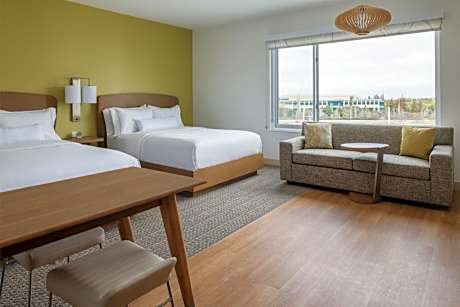 Queen Studio with Sofa Bed - Hearing Accessible