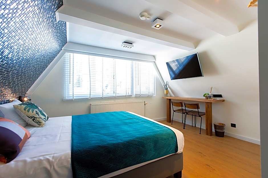 Quentin Golden Bear Hotel