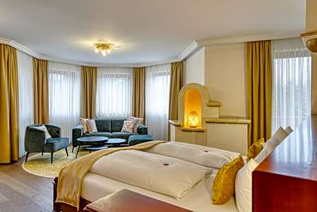 Suite with Hot Tub