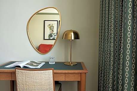 Premium King Room with Exeter High Street View