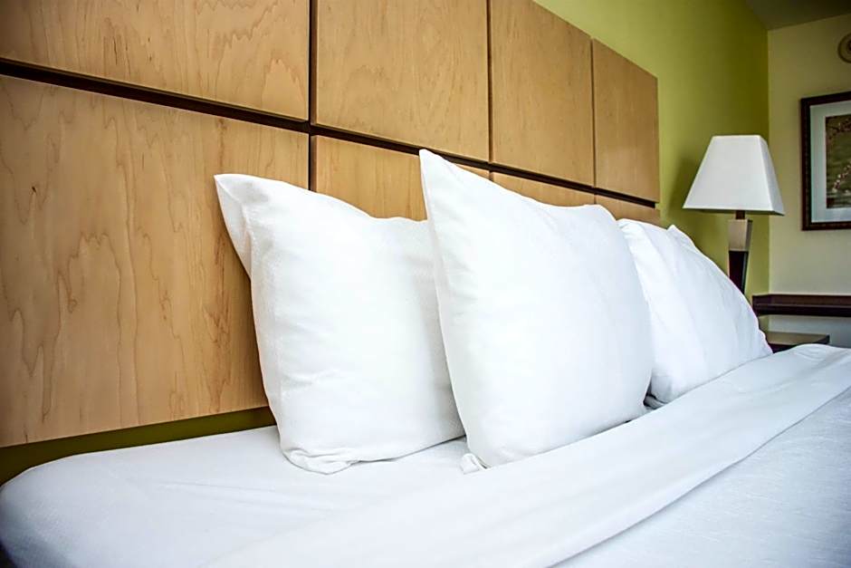 Candlewood Suites Overland Park By IHG