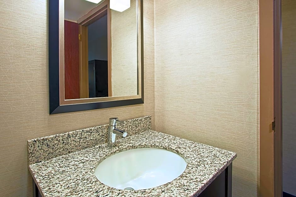 Holiday Inn Express and Suites Pittsburgh West Mifflin By IHG