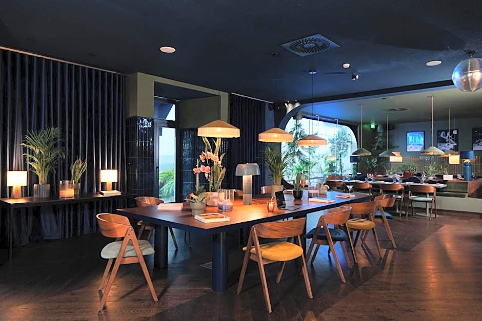 Chic & Basic Gravity