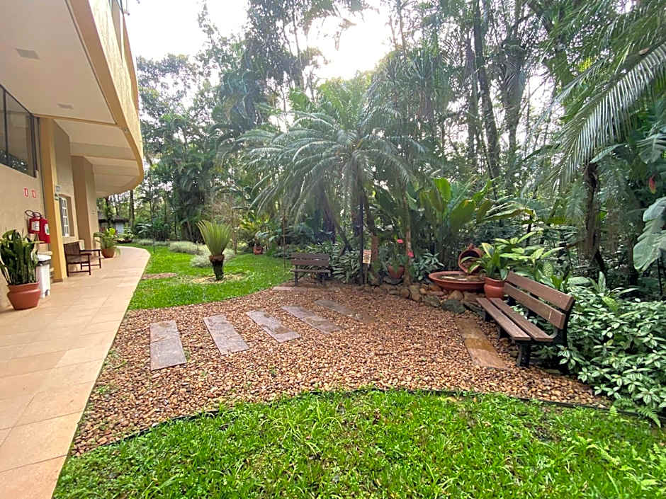 Flat estudio 110 Amarilis Riviera de São Lourenço, 03 piscina climatizada, serviço de hotelaria, limpesa e troca de toalhas diária, carregador veiculo elétrico e servico de praia finais de semana WiFi 500