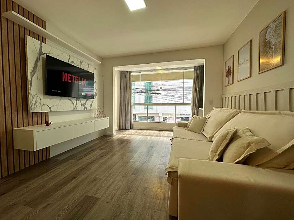 LA02- 2 Suítes +1Quarto | Jacuzzi | Churrasqueira