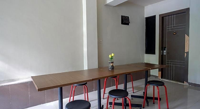 RedDoorz Plus @ Cameloan Hotel Palu